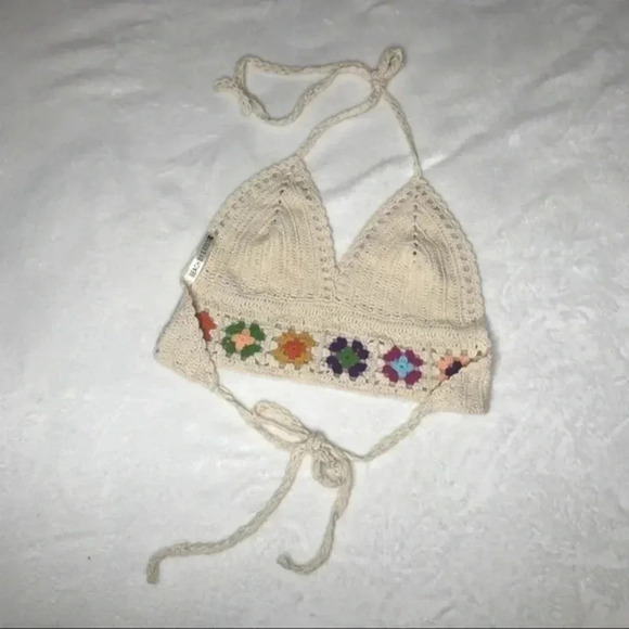 Floral Crochet Crop Top​​ - Picture 7 of 7